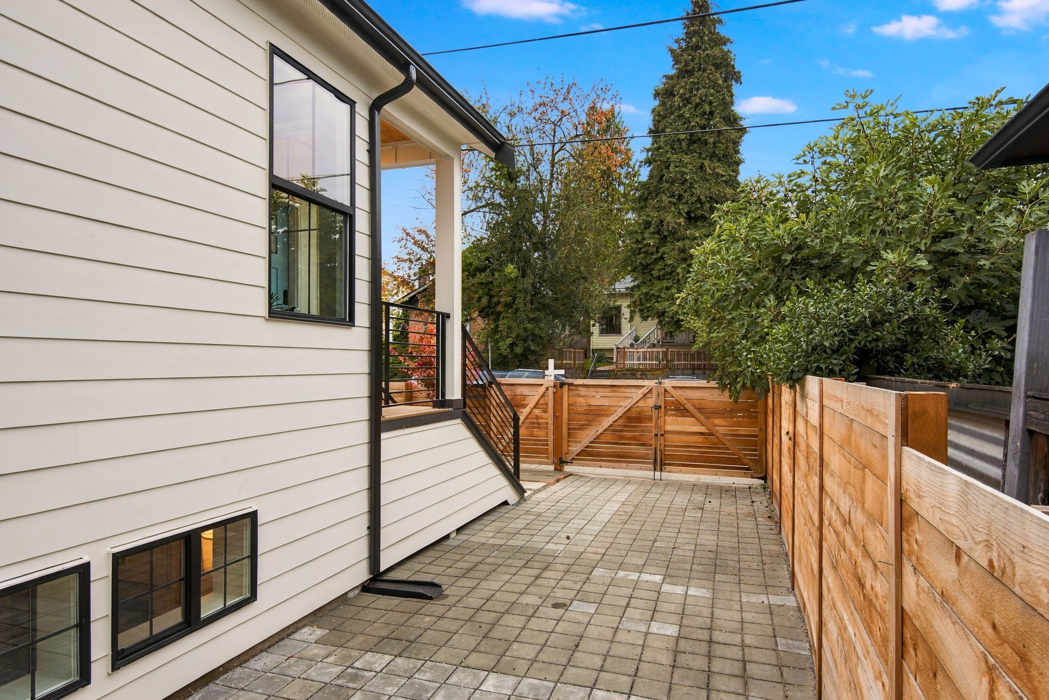Private wood deck at 5606